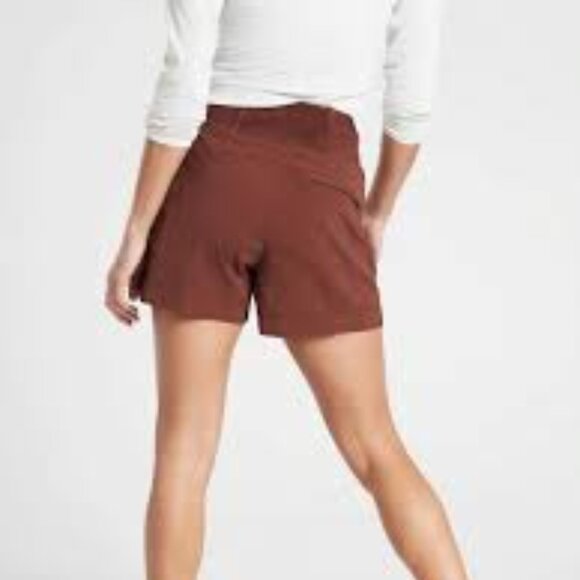 Athleta Trekkie North Short in Mahogany Size 2 - Picture 4 of 9